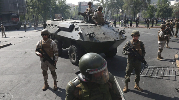 Militares custodian calles y supermercados no abrieron por temor a nuevos saqueos en Chile | .::Agencia IP::.