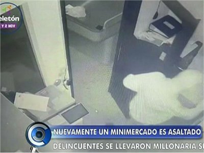 Delincuentes roban minimercado en Asunción