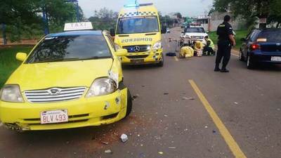 Motociclista sufre grave accidente en Maramburé •
