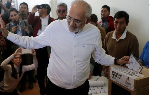 Elecciones en Bolivia: votó Carlos Mesa y ratificó su desconfianza al tribunal electoral: “Es un brazo operativo del gobierno” - ADN Paraguayo