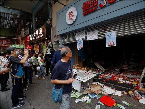 Hong Kong: Nuevas escenas de caos en protesta no autorizada