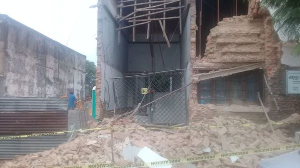 Cae parte de una casa, sede de Autores Paraguayos Asociados - Nacionales - ABC Color