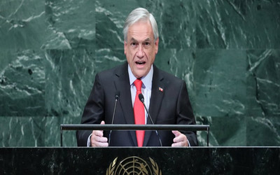 En medio de protestas, Piñera suspende suba de tarifa del metro