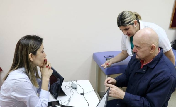 HOY / De joven sufrió la pérdida progresiva de la audición y la recuperó a través de dispositivo coclear
