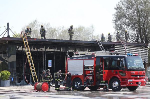 Cinco muertos en incendio de fábrica saqueada en Chile - Mundo - ABC Color