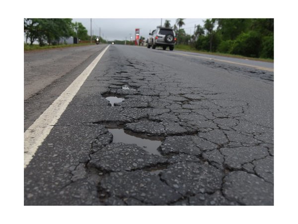 Acceso Sur es trampa mortal por tramos fisurados y falta de acera