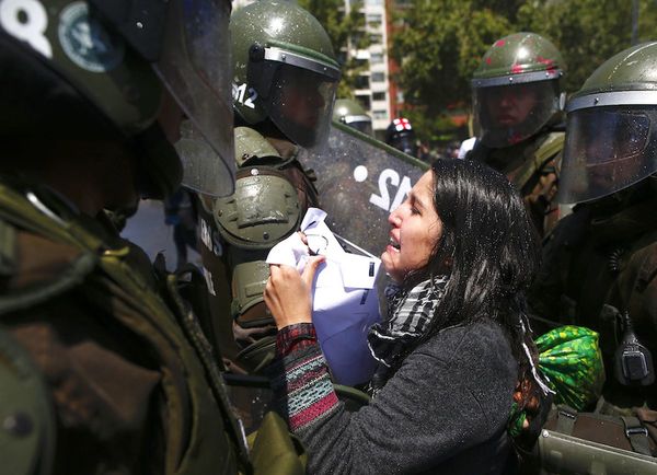 Rabia social estalla en Chile con al menos tres muertos