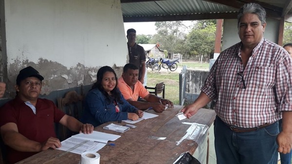 Schupp, un docente y una mujer son candidatos en San Carlos del Apa