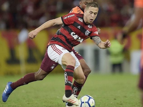 HOY / Flamengo gana el clásico carioca y saca 10 puntos de ventaja