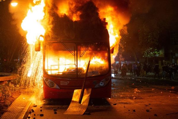 Demandas insatisfechas son la causa de la violencia en Chile, según analista  - Nacionales - ABC Color