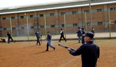 Guardias de tres penitenciarías irán a huelga esta madrugada - Nacionales - ABC Color