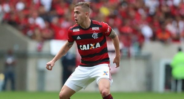 Con Piris Da Motta de titular, Flamengo vence a Fluminense