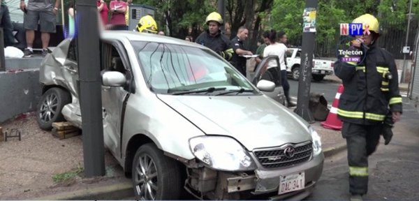 Niña de 11 años resulta herida en aparatoso accidente de tránsito | Noticias Paraguay