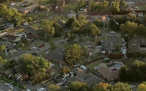 Potente tornado causó destrozos en Dallas