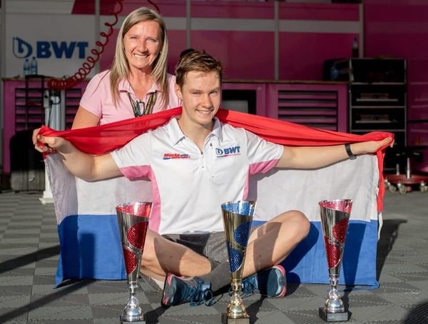 Joshua Duerksen cierra exitoso primer año en la Fórmula 4