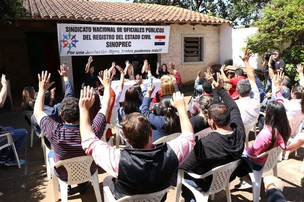Funcionarios del Registro Civil también anuncian huelga por treinta días » Ñanduti