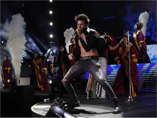 Sebastian Yatra pide a Shakira cantar una balada juntos