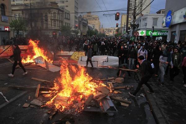 Crisis en Chile va más allá de la lucha de partidos políticos, según periodista » Ñanduti