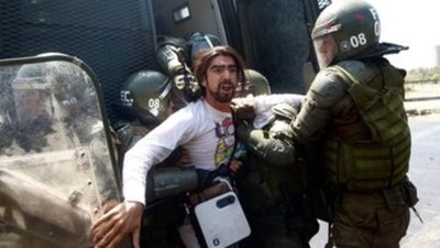 Las protestas en Chile continúan, pese a que el gobierno retrocedió con los reajustes