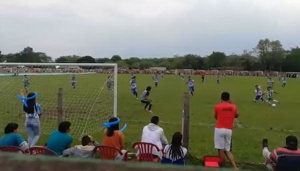 Gol "a lo Messi" en el interior