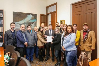 Ejecutivo reglamenta la ley del cine y establece estructura orgánica del INAP | .::Agencia IP::.