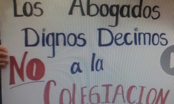 Abogados en CDE se manifiestan contra Colegiación Obligatoria