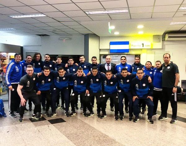 La selección viajó a Los Ángeles - Fútbol - ABC Color