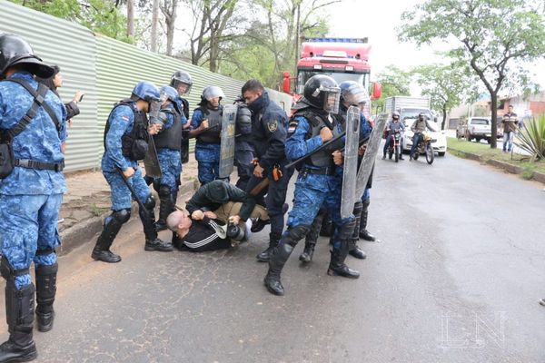 Un ambientalista detenido tras incidentes en el Botánico