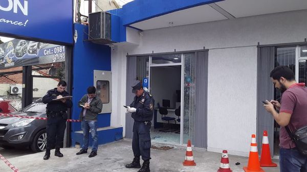 Asaltante muere en golpe frustrado a financiera - Nacionales - ABC Color