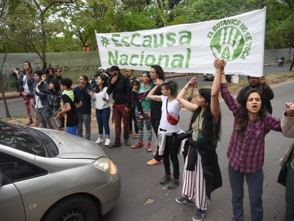 Heridos y detenidos en incidentes por tala de árboles en el Jardín Botánico