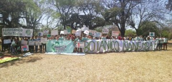 Botánico: Fuerzas policiales reprimen a manifestantes » Ñanduti