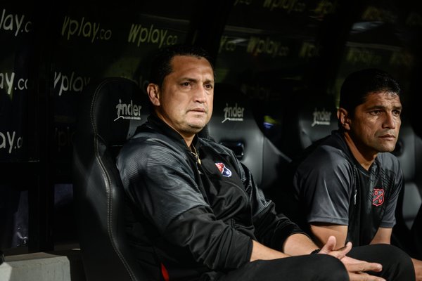 Aldo Bobadilla levanta al DIM