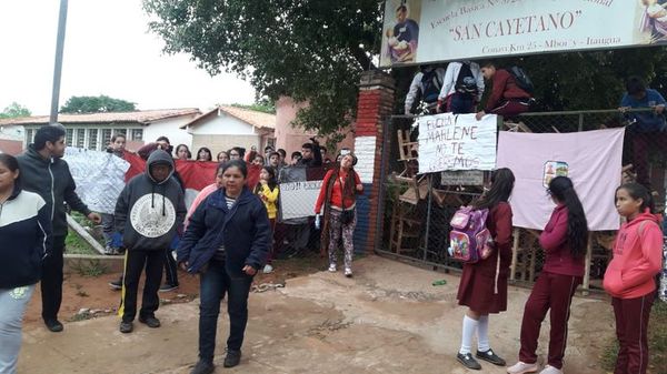 Apartan a docente y levantan toma de colegio en Itauguá - Nacionales - ABC Color