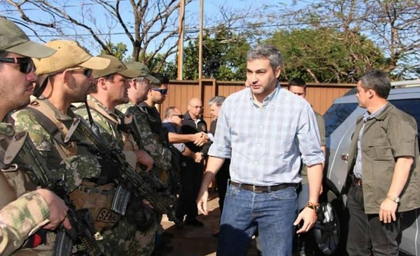 HOY / ¿Conspiraban contra Abdo?: allanan Escuela de Inteligencia Militar y echan al comandante