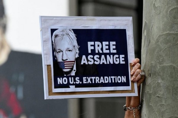 MUNDO | Assange comparece ante la Justicia británica con dificultades para hablar
