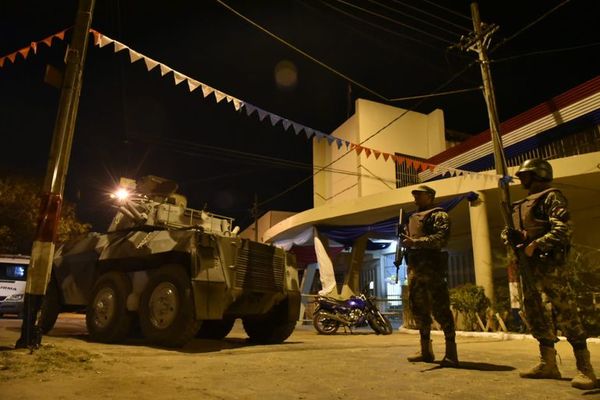 Gobierno logra amparo para impidir huelga en penitenciarías - Nacionales - ABC Color