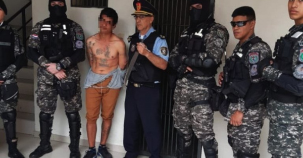 El “loco del machete” reapareció, pero cayó