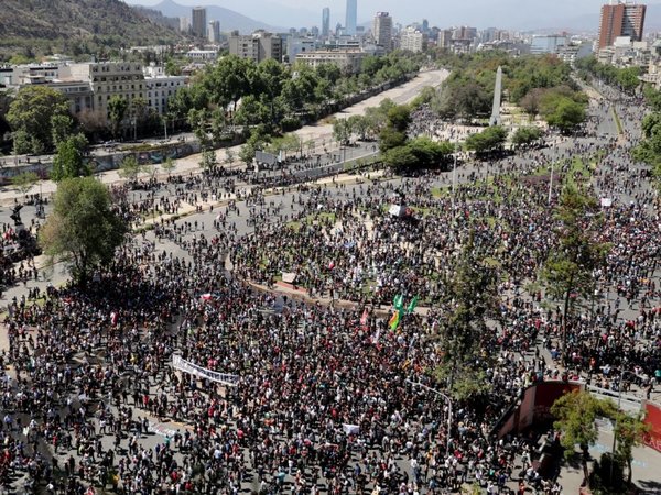 El toque de queda sigue en  Chile ante persistencia de los disturbios