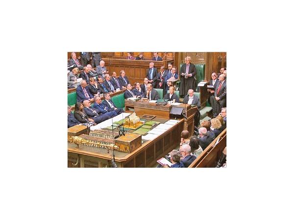 Parlamento británico se niega a tratar acuerdo del brexit