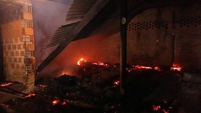 Precaria vivienda ardió en llamas en Roque Alonso