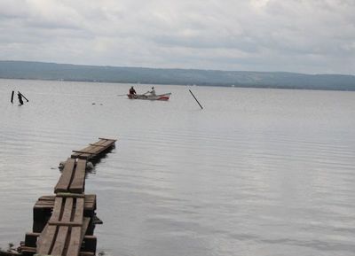 Buscan a joven en aguas del lago Ypacaraí