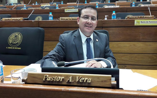 Diputado ratifica que tierras deben ser expropiadas para campesinos