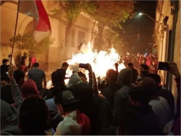Protestan en Bolivia por supuesto fraude electoral a favor de Evo Morales