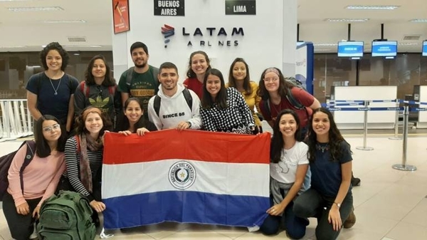 HOY / Tras 3 días en el 'infierno'  chileno los 13 estudiantes   paraguayos regresan al país