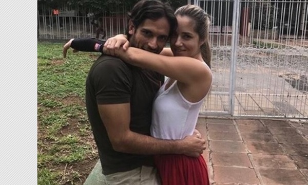Roque Santacruz compartió una foto junto a su esposa y se mostró romántico