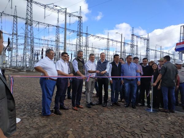 Escrachan a Mario Abdo en Alto Paraná en acto oficial