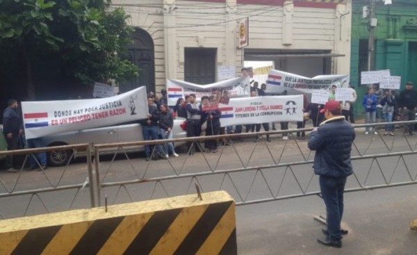 Manifestación de coreanos fue sin coreanos