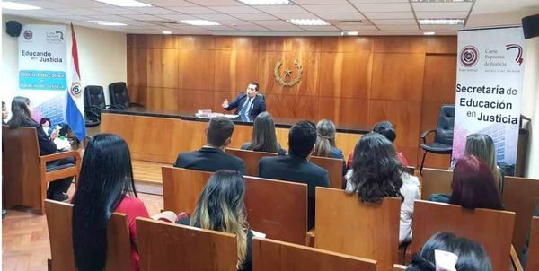 Alumnos de Uninorte conocen función de Sala Constitucional