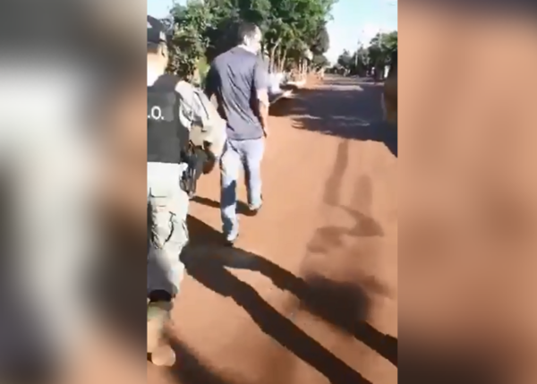 Por tratar de “vende patria” a Abdo, esposaron a un hombre en Ciudad del Este