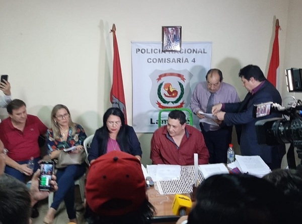 Ediles prepararon sesión en sede policial, pero comisario se opuso